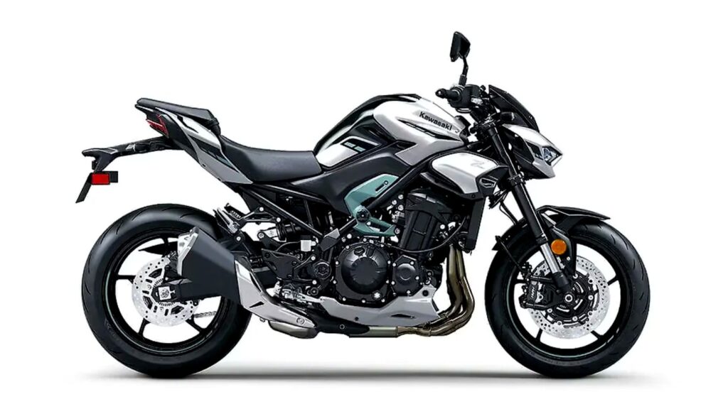 Kawasaki Z900 : धांसू लुक और स्मार्ट फीचर्स का अनोखा मिश्रण, कीमत जन उड़ जायेंगे होश