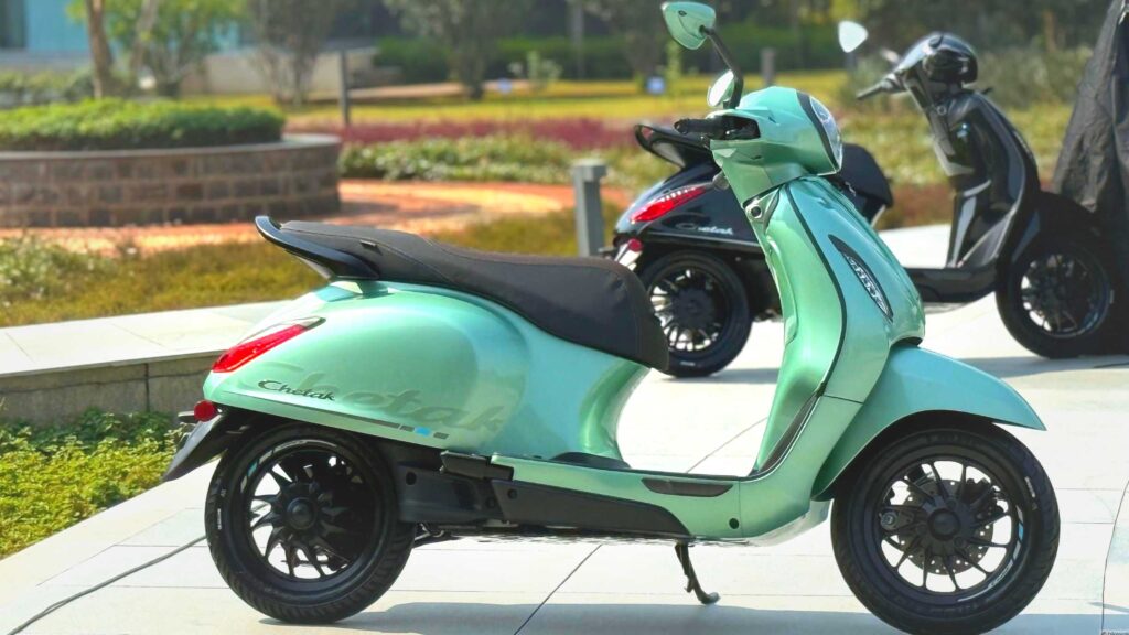 Bajaj Chetak 3503 : बजाज ने लॉन्च की कम बजट में बेहतरीन फीचर्स वाली स्कूटर, जाने कीमत!
